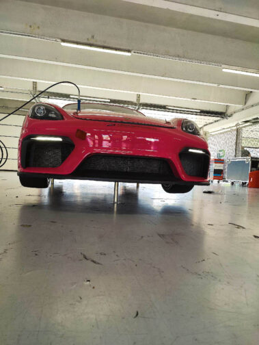 er Porsche 718 Cayman GT4 ist für solche Rennstrecken Probefahrten