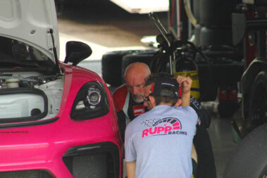 Der Porsche 718 Cayman GT4 ist für solche Rennstrecken Probefahrten