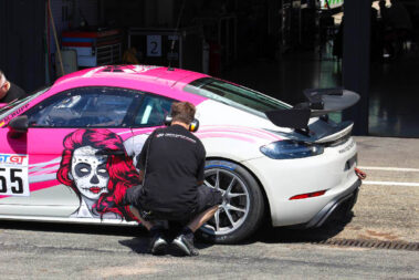 Der Porsche 718 Cayman GT4 ist für solche Rennstrecken Probefahrten